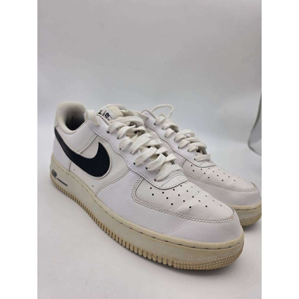 Nike Air Force 1 '07 Low Mens Size 10.5 White Athletic Shoes Sneakers Stains